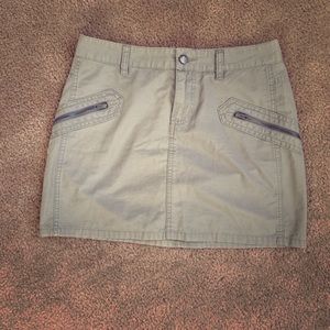 Khaki miniskirt with pockets!